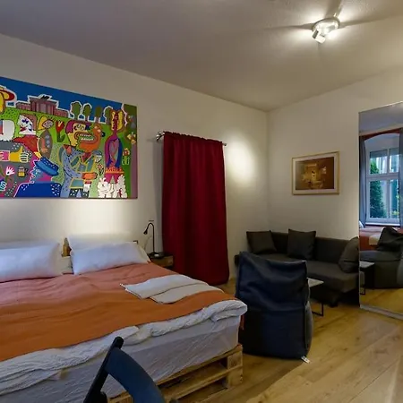 3 Neben Warschauer Platz Und Spree